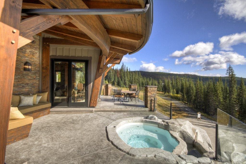 image_path_id14_256 hot tub on patio over looking forest