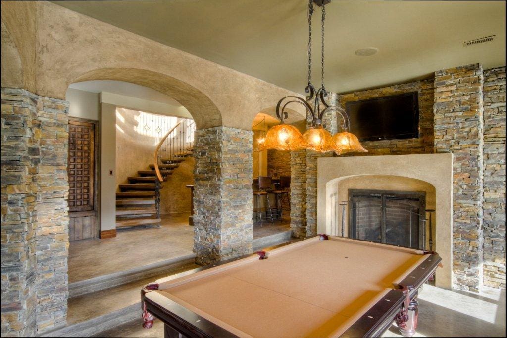image_path_id14_267 rec room with pool table