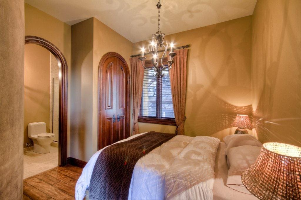 image_path_id14_628 master bedroom