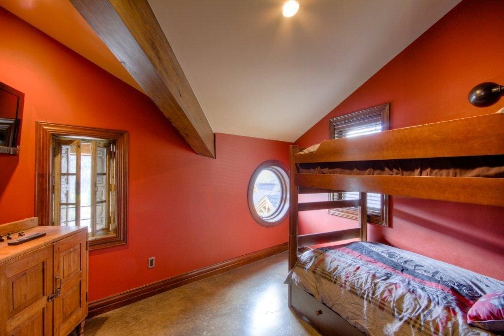 image_path_id14_638 Kids room painted red with bunk beds