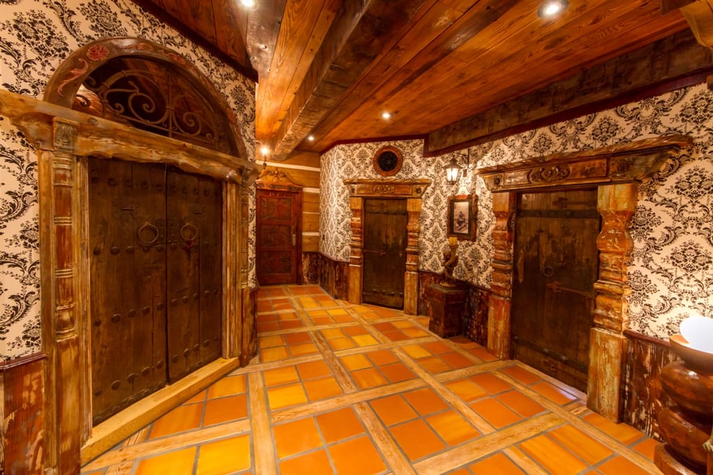 image_path_id28_711 hallway