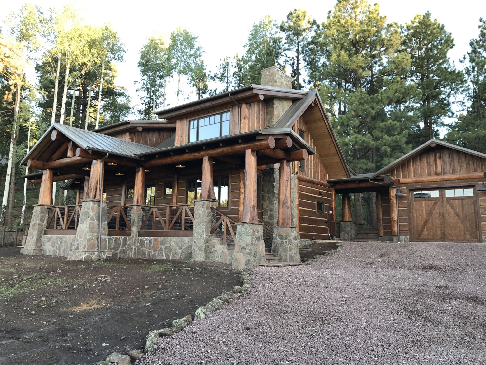 IMG_4573 Rustic looking Post and Beam log home